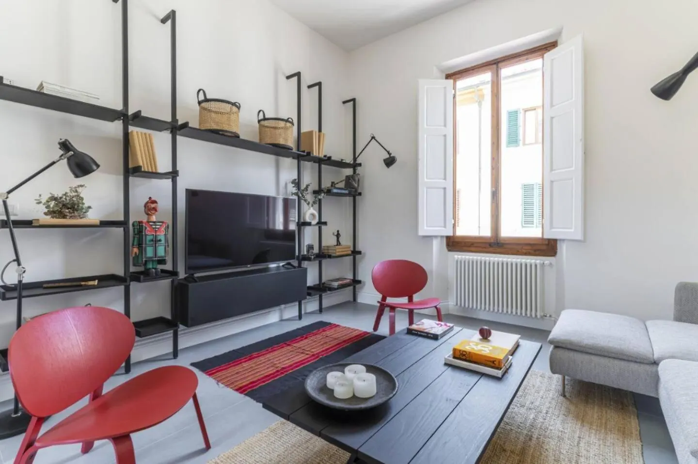 Modern Art Apartment - Art Pieces & Eclectic Deco Florence