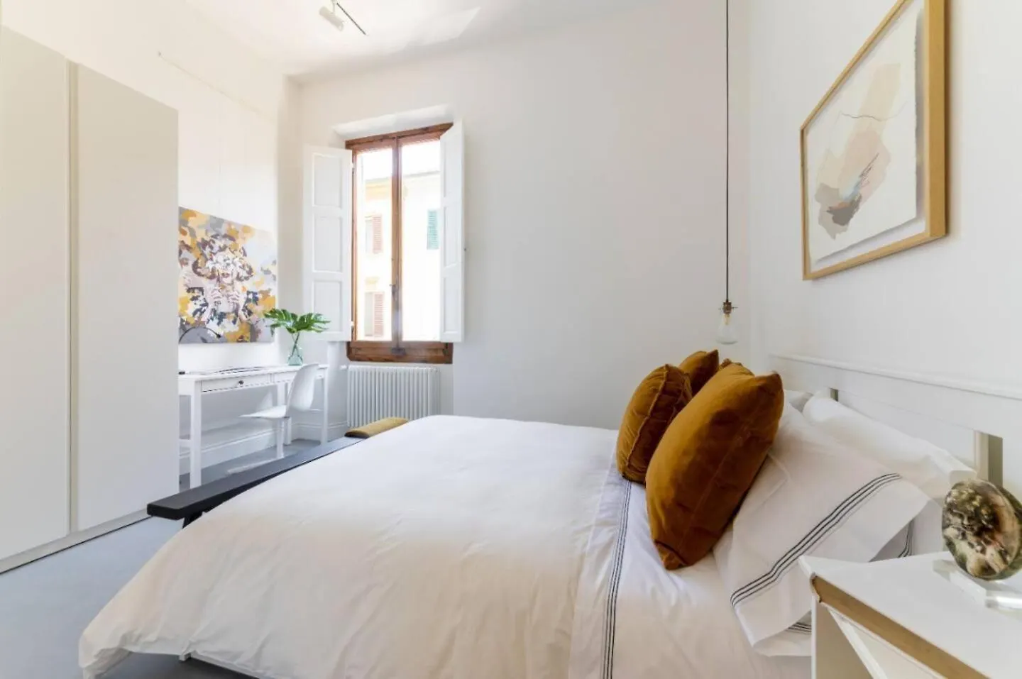 Modern Art Apartment - Art Pieces & Eclectic Deco Florence