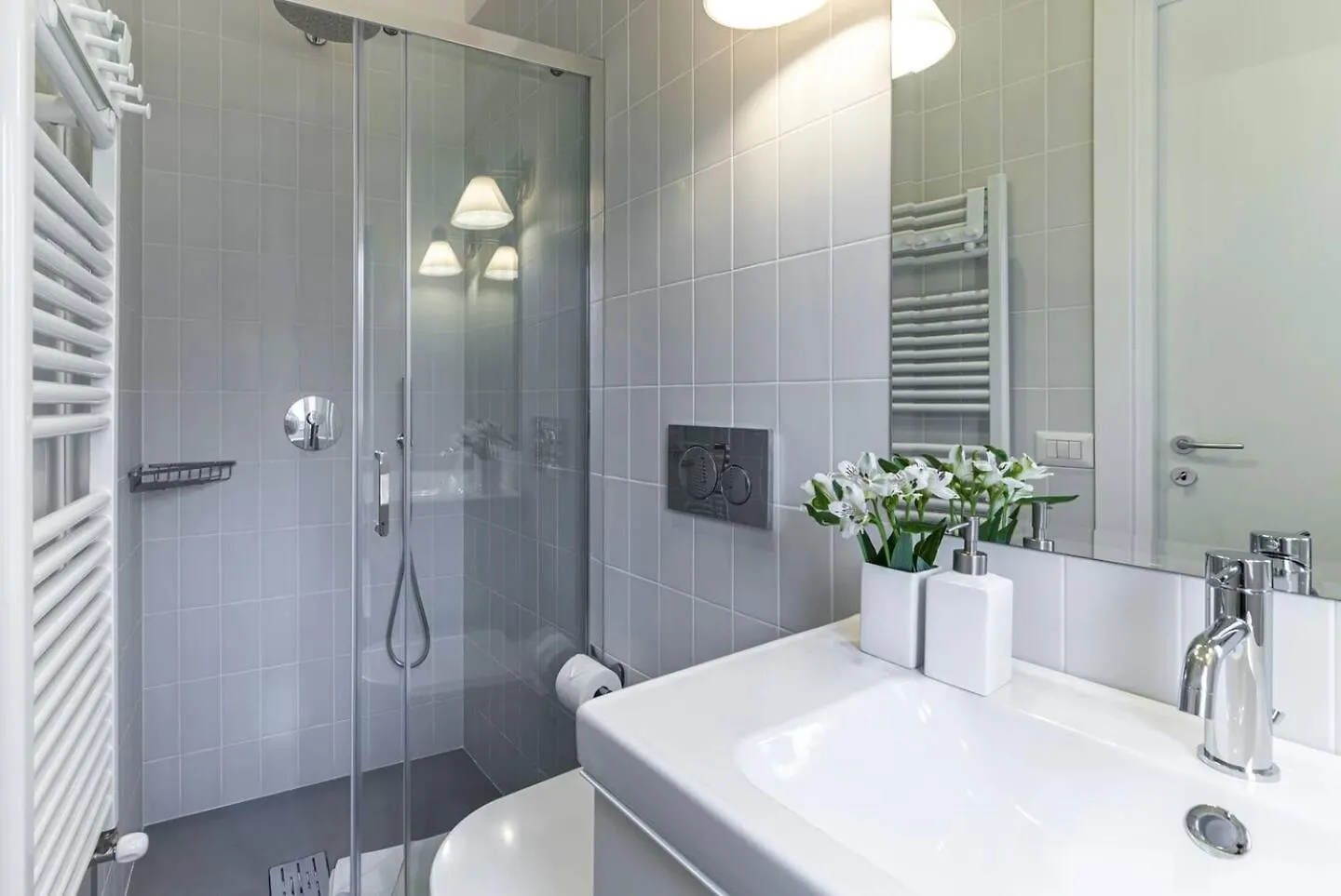 Modern Art Apartment - Art Pieces & Eclectic Deco Florence