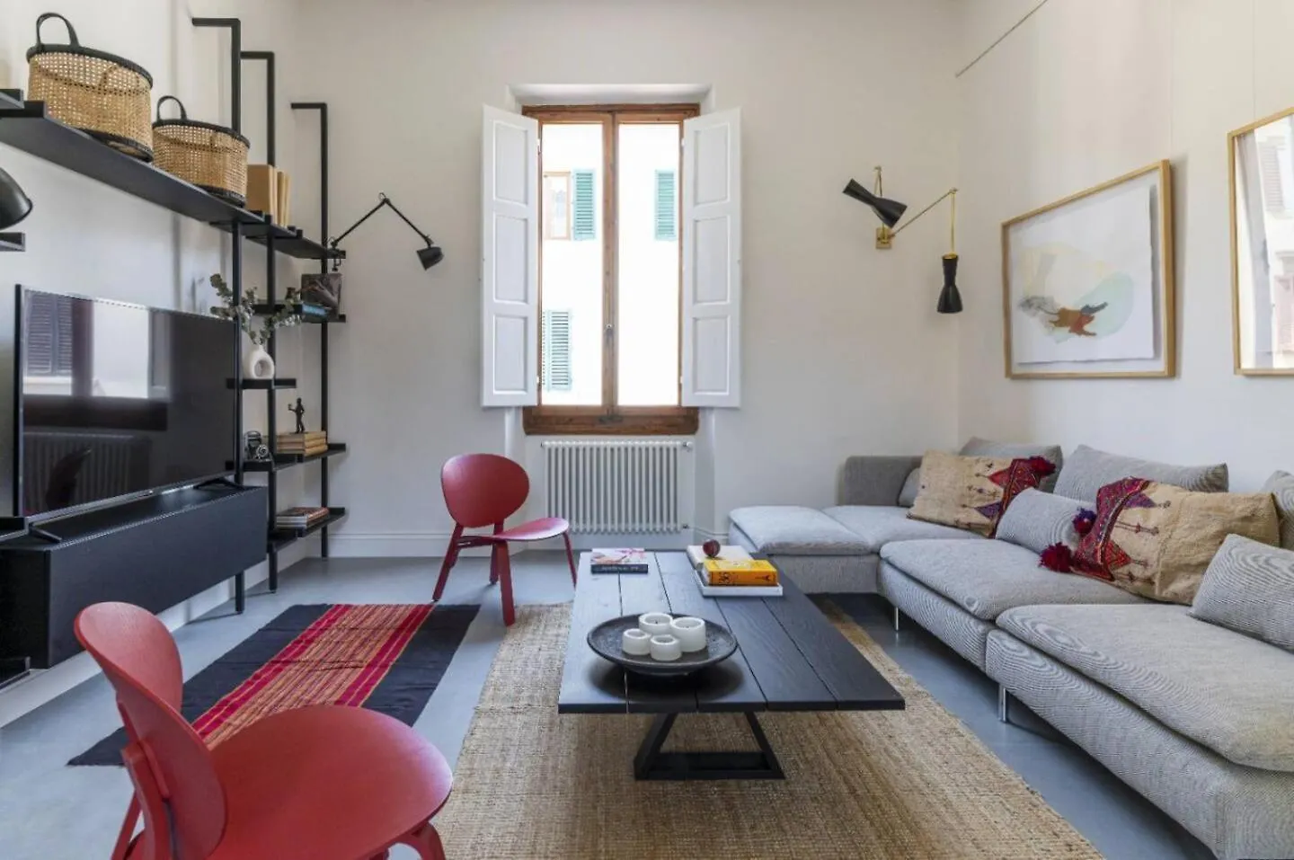 Modern Art Apartment - Art Pieces & Eclectic Deco Florence