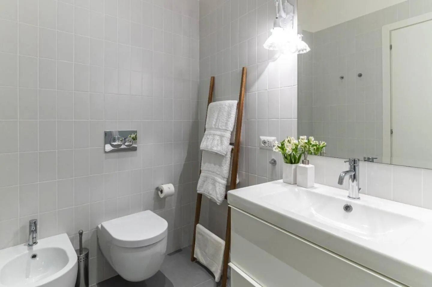 Modern Art Apartment - Art Pieces & Eclectic Deco Florence